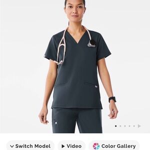 Figs dark harbor scrub set